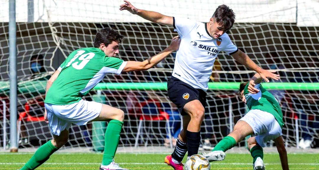 爱游戏-转会期NBA常规赛焦点战，比利亚雷亚尔队长鼓劲，引发热议，资深球员宣示担当的简单介绍